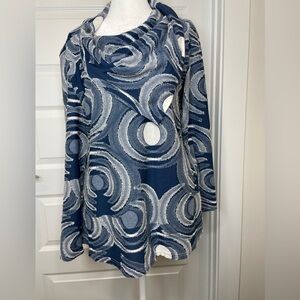 Feratelli Blue and White Swirl Patterned Top Size Large